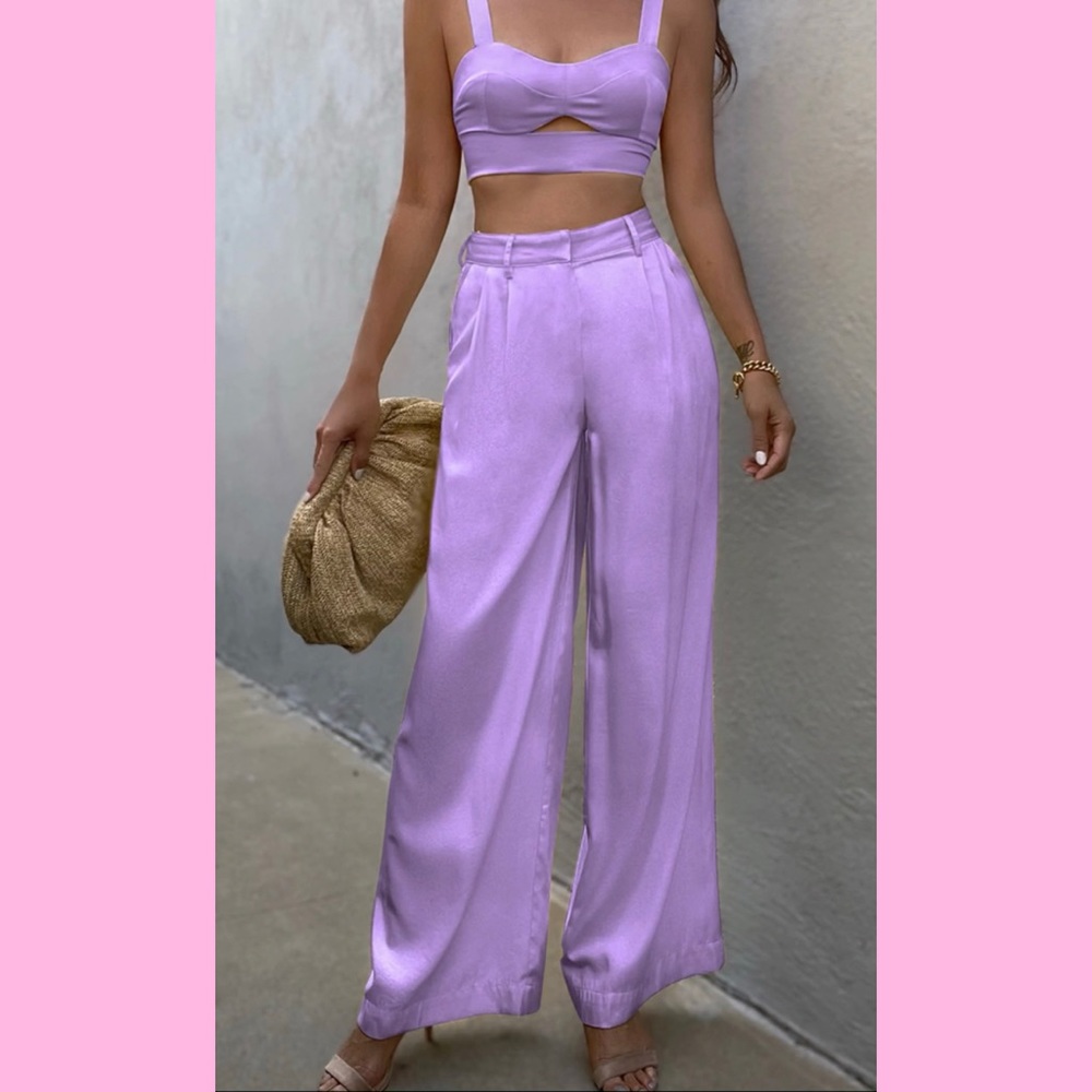 full length wide leg Pants, a front fly, belt loops, and pockets. Color Lilac.
